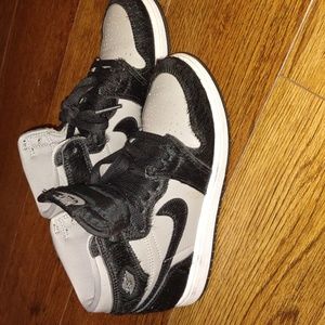 Kids black and gray Nike size 1 suede black